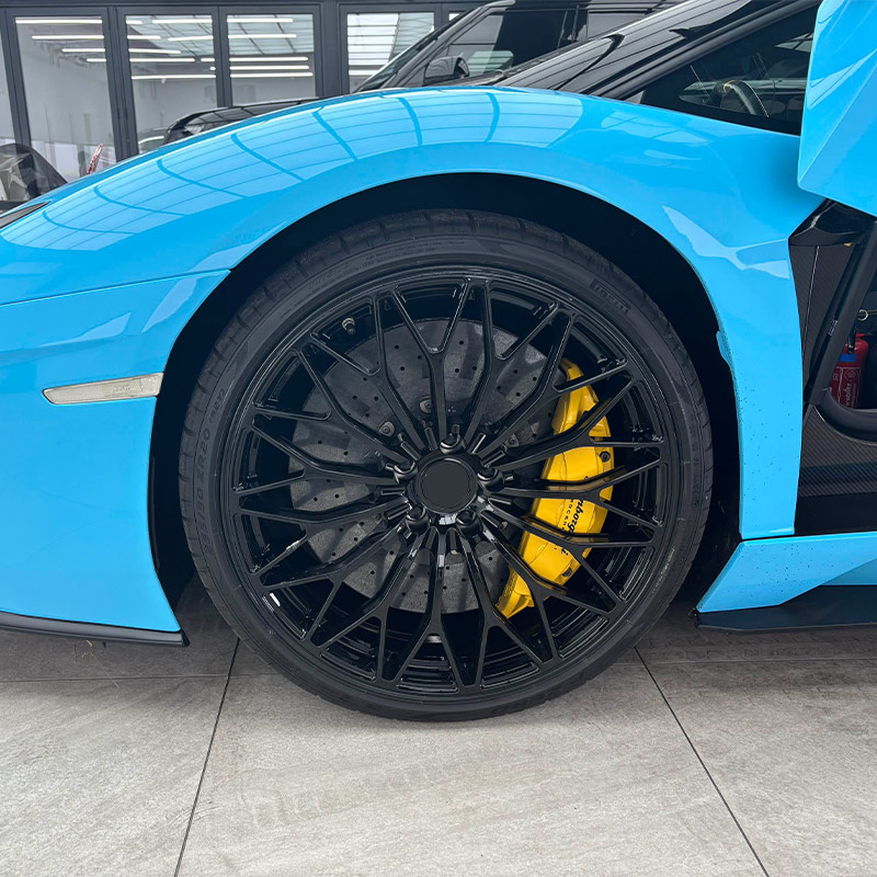 Comentarios de nuestros clientes: Llanta forjada monobloque hiper negra para Lamborghini