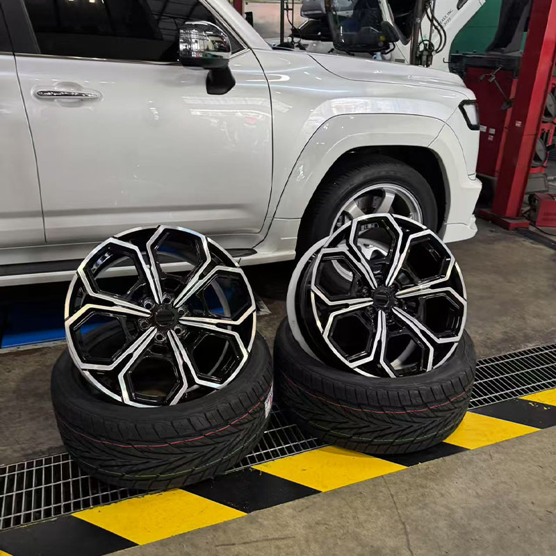 Comentarios de nuestros clientes: Llanta forjada con cara mecanizada en negro intenso para Toyota Land Cruiser