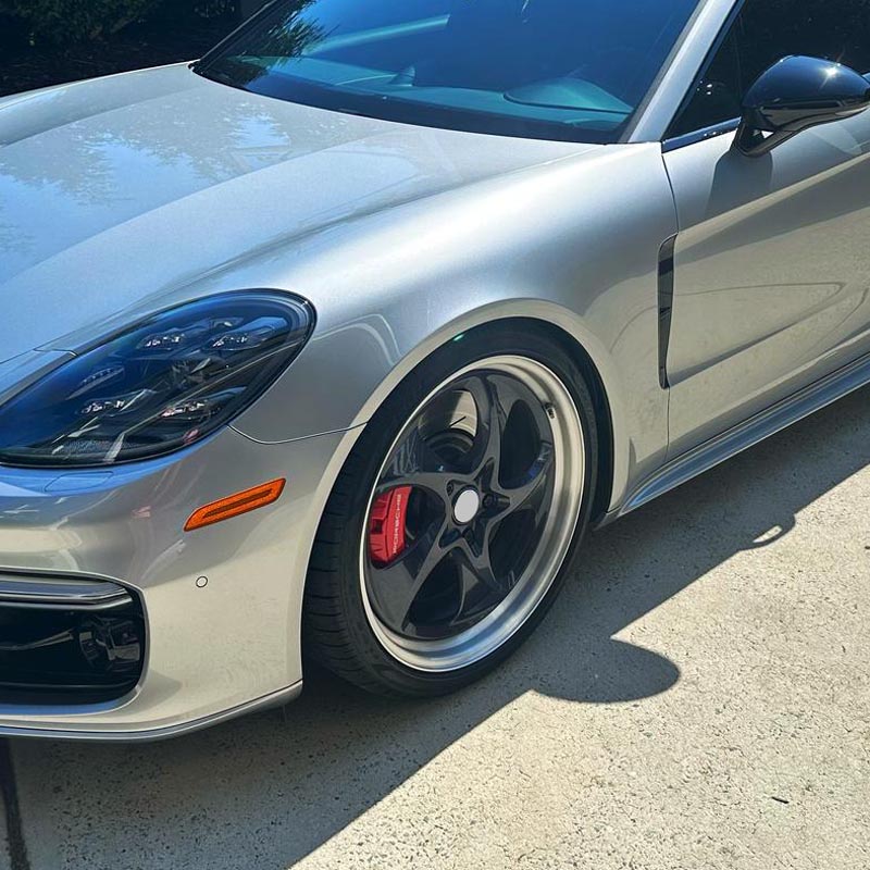 Comentarios de nuestro cliente: Llanta forjada de dos piezas personalizada por Porsche